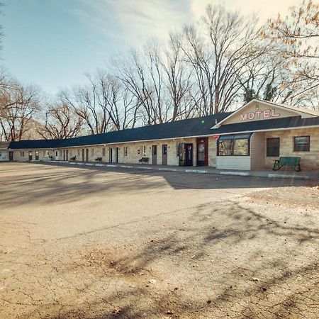 Simmer Motel Wamego Eksteriør bilde