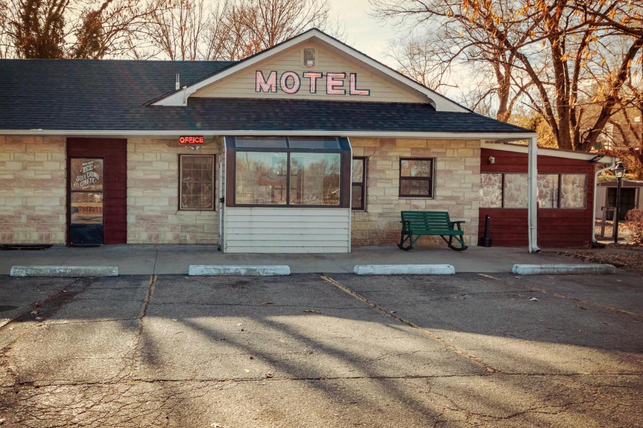 Simmer Motel Wamego Eksteriør bilde