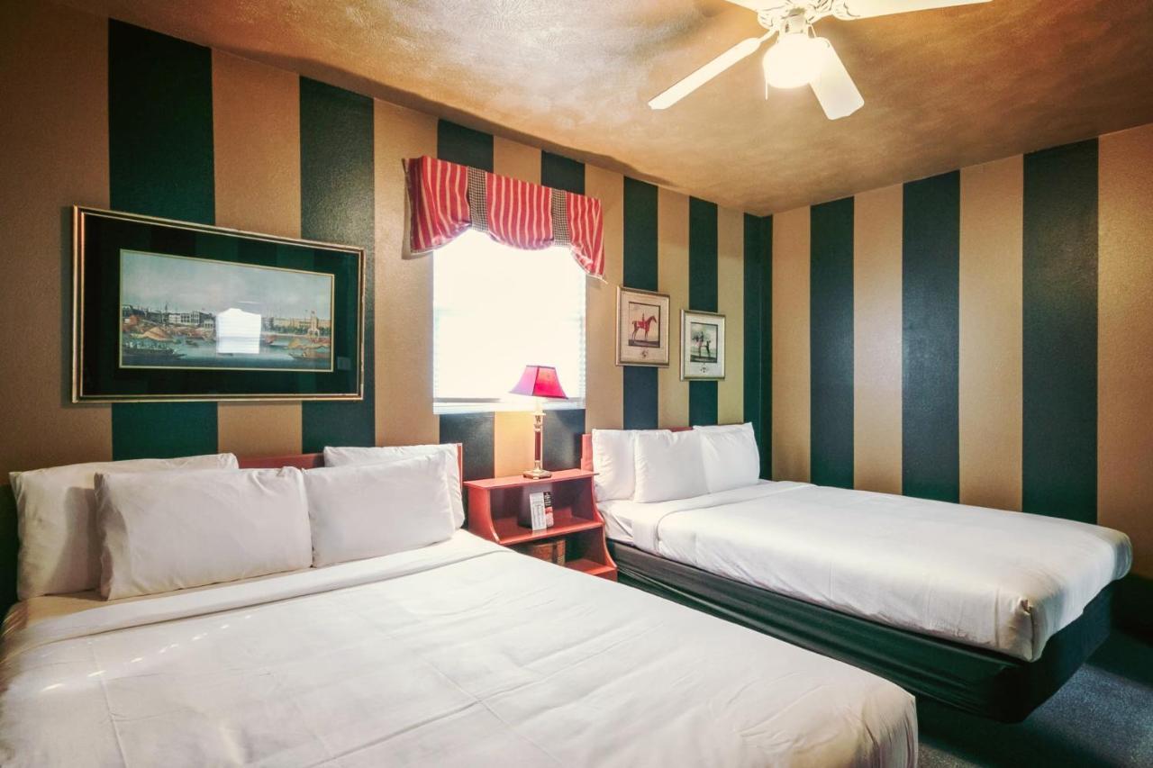 Simmer Motel Wamego Eksteriør bilde