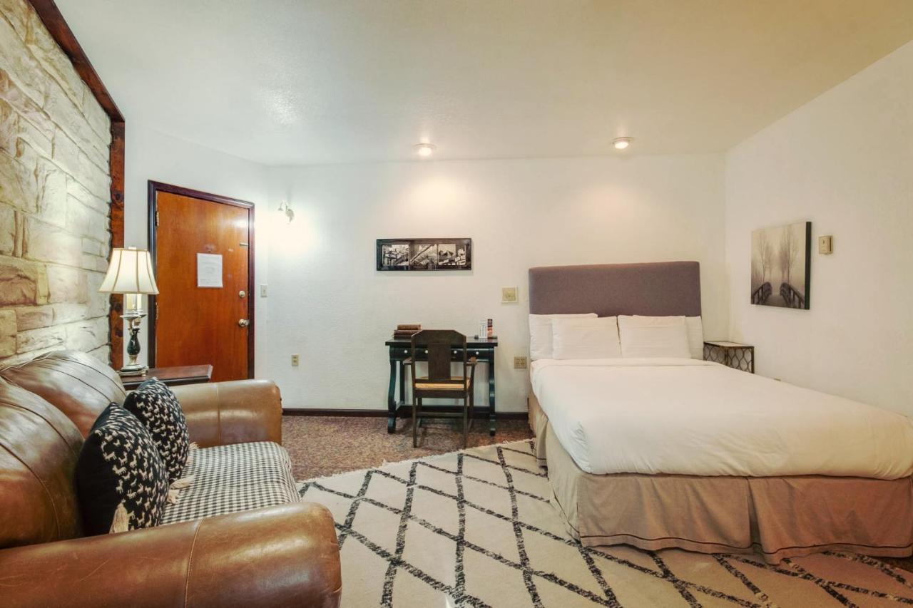 Simmer Motel Wamego Eksteriør bilde