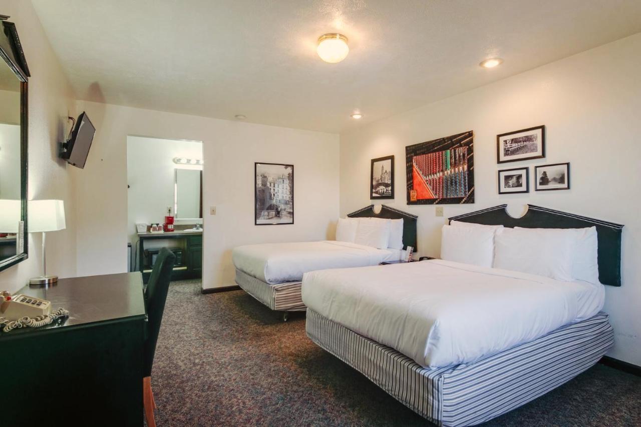 Simmer Motel Wamego Eksteriør bilde